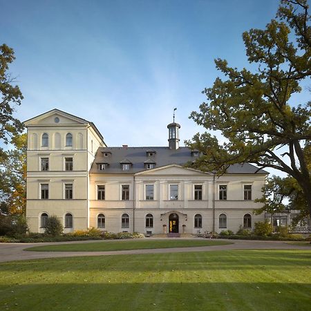 Chateau Mcely Hotel Exterior photo