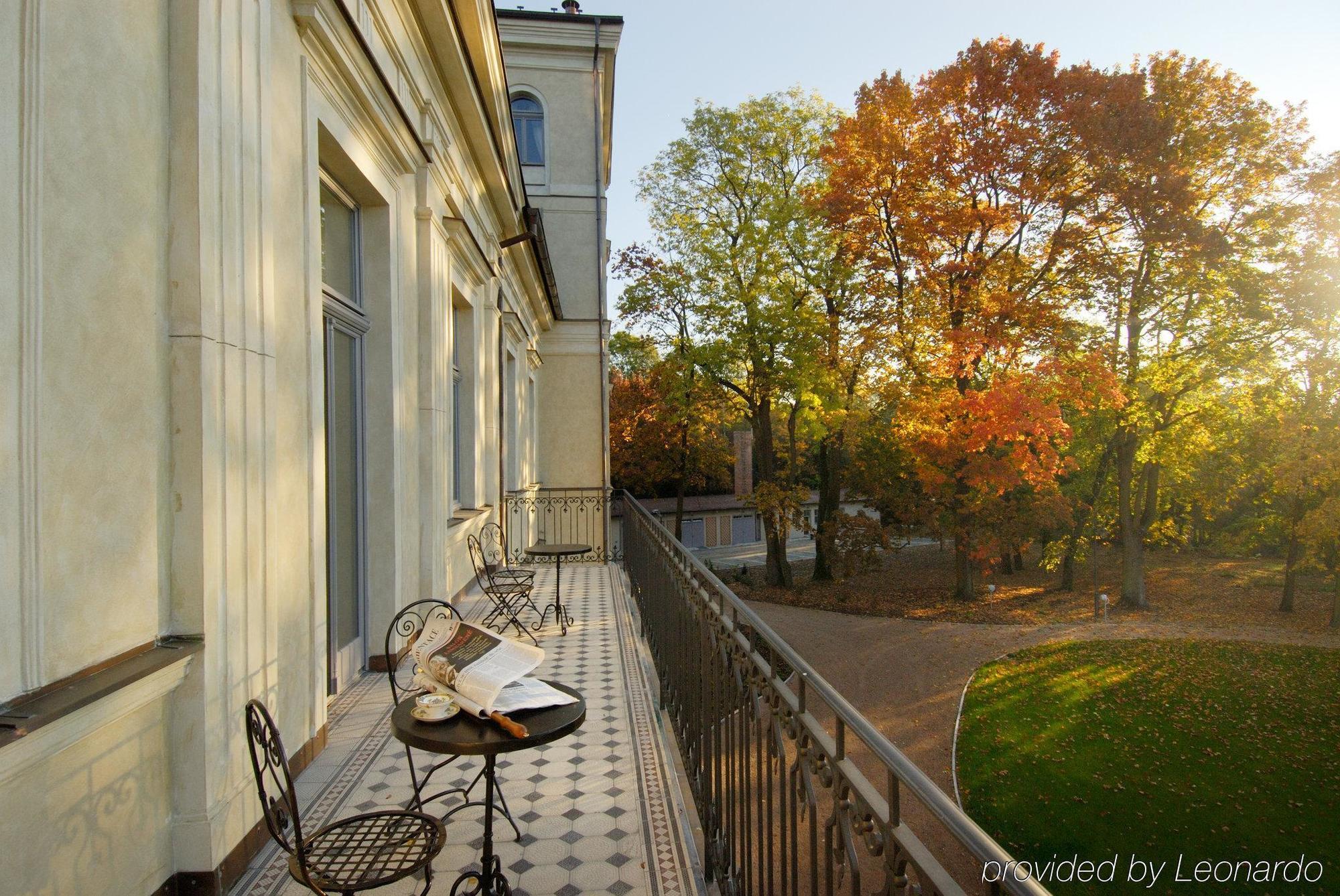 Chateau Mcely Hotel Exterior photo