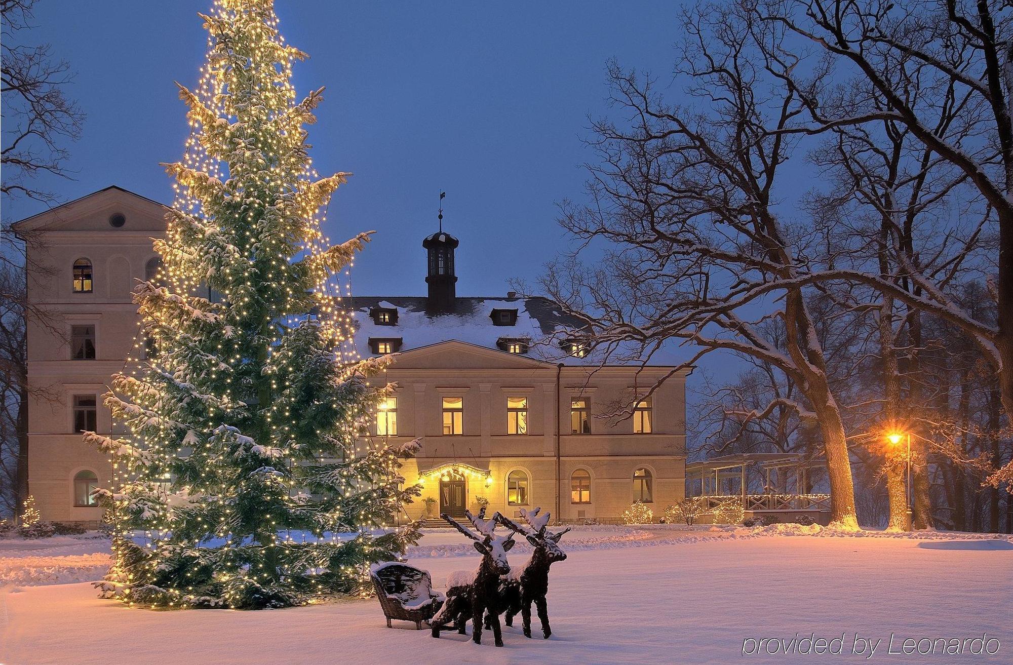 Chateau Mcely Hotel Exterior photo