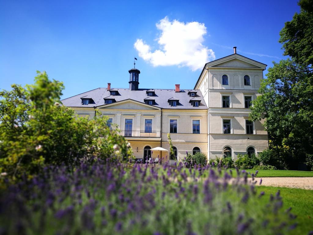 Chateau Mcely Hotel Exterior photo