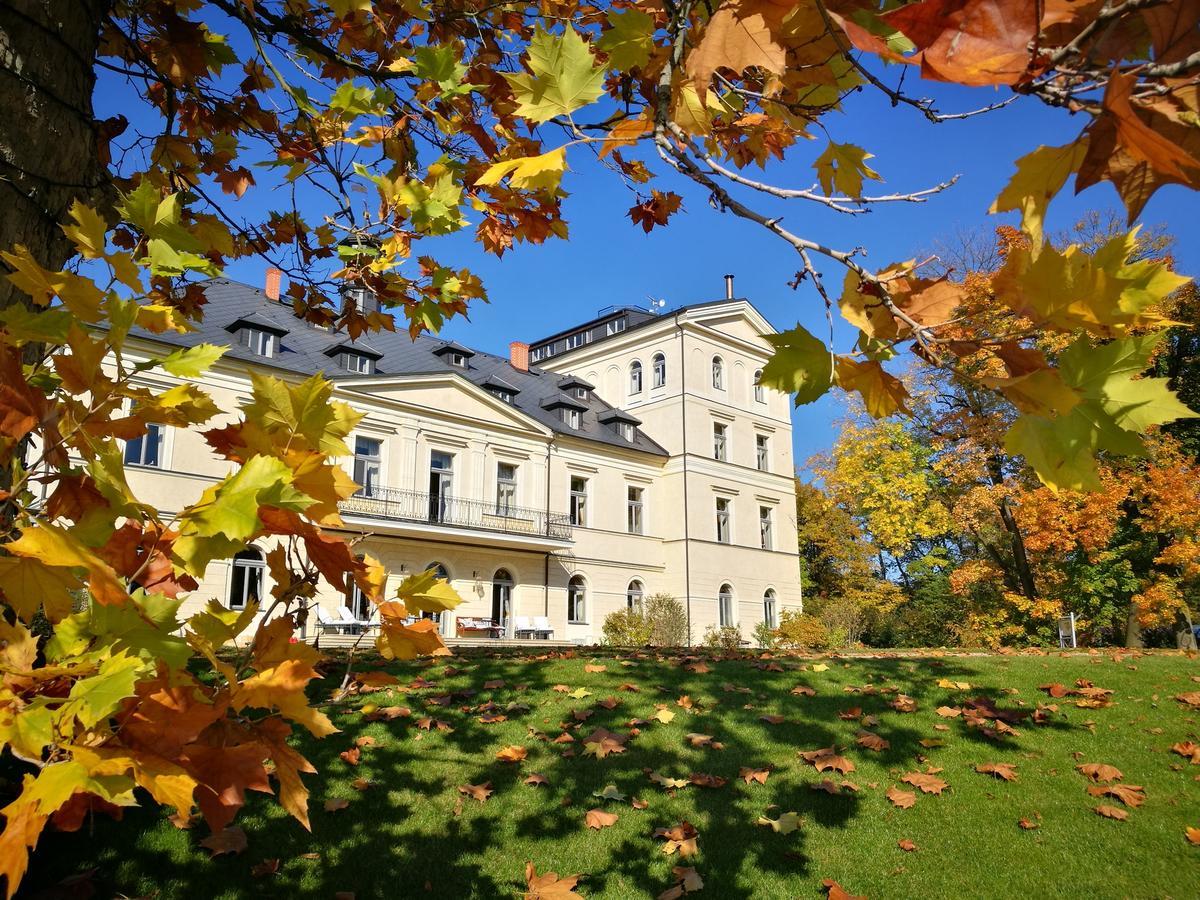 Chateau Mcely Hotel Exterior photo